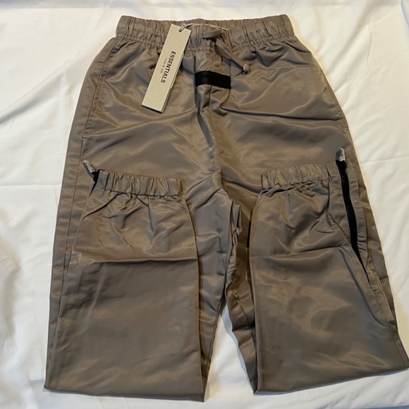 Fear Of God Essentials Kids Track Pants Desert Taupe Size M - Picture 2 of 10